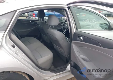 2013 Hyundai Sonata Hybrid z USA, uszkodzony, nr VIN KMHEC4A43DA088088